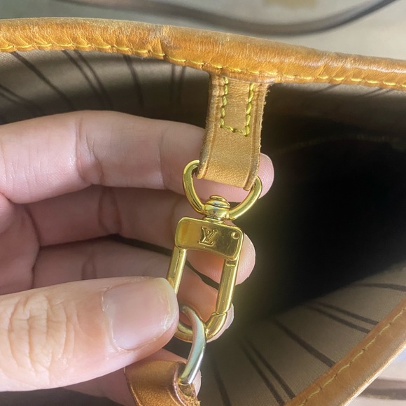 Louis Vuitton MM Neverfull - Picture 8 of 9